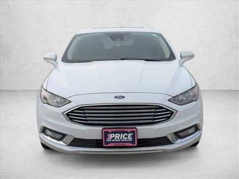 Used 2017 Ford Fusion SE image 2