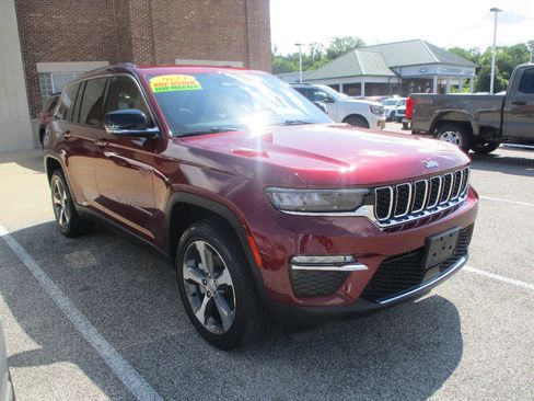 Used 2023 Jeep Grand Cherokee Limited AWD/4WD image 1