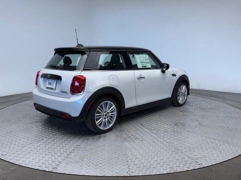 Used 2024 MINI Cooper SE FWD image 8