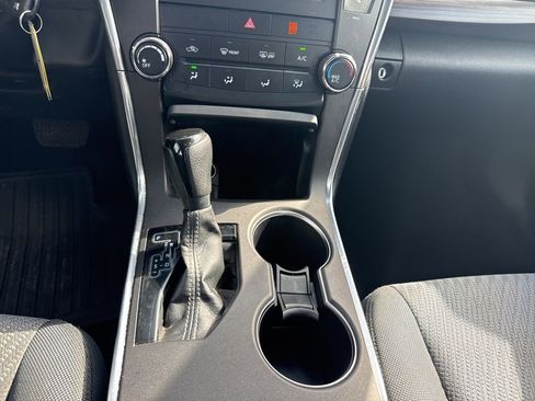 Used 2016 Toyota Camry LE FWD image 11