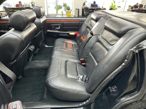 Used 1998 Cadillac De Ville Base 4dr Sedan image 13