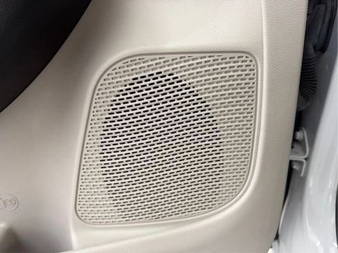 Used 2023 Chrysler Voyager LX FWD image 35