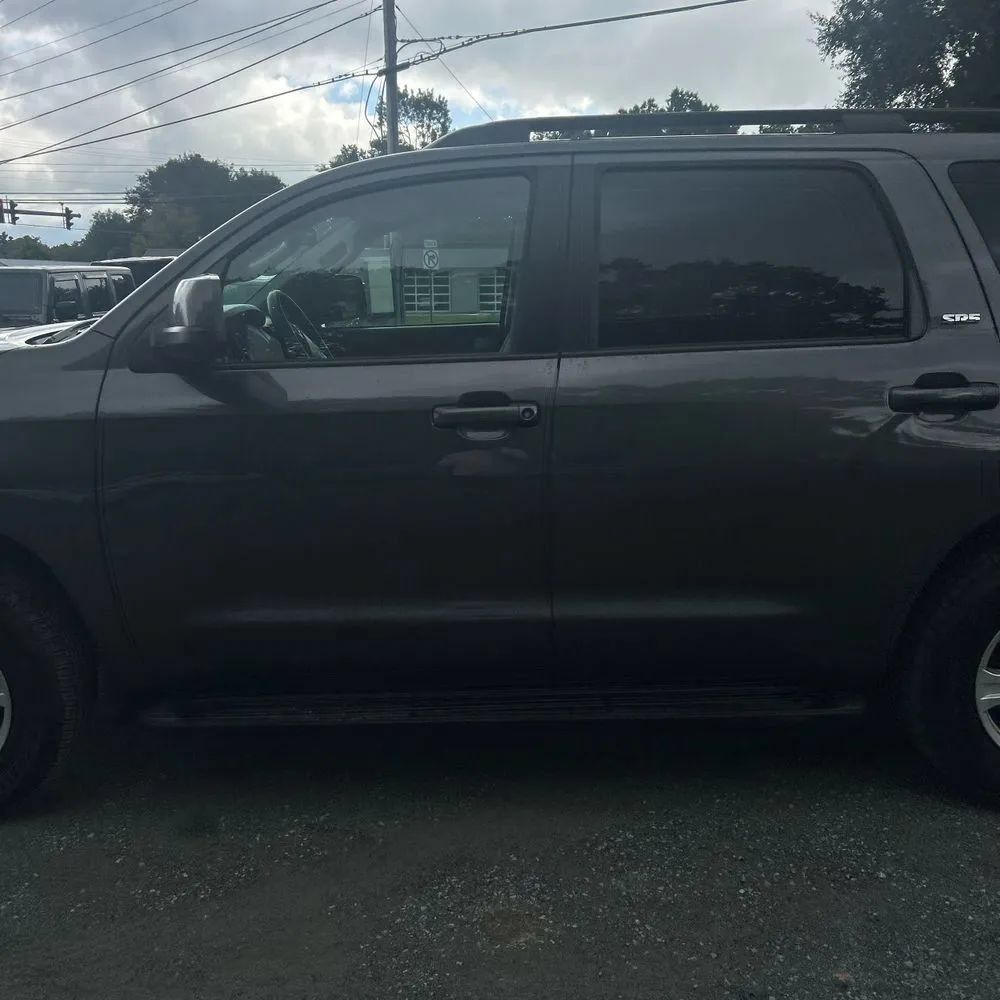 Used 2016 Toyota Sequoia SR5 AWD/4WD image 4