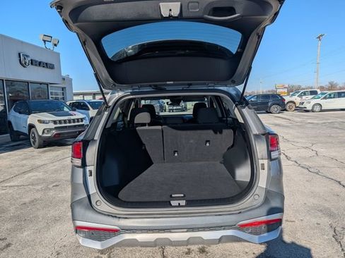 Used 2023 Kia Sportage LX image 9