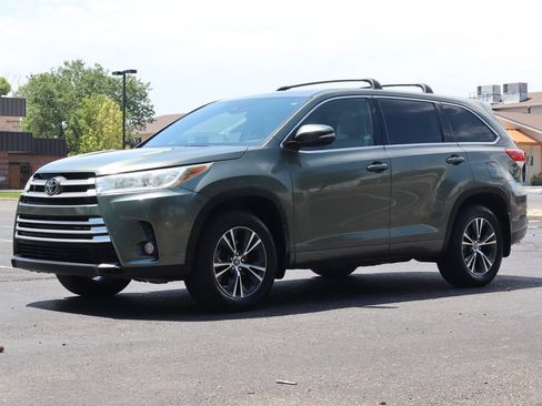 Used 2017 Toyota Highlander Plus w/ Carpet Mat Package AWD/4WD image 11