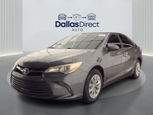 Used 2015 Toyota Camry LE image 2