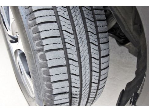 Used 2023 Toyota Highlander XLE image 30