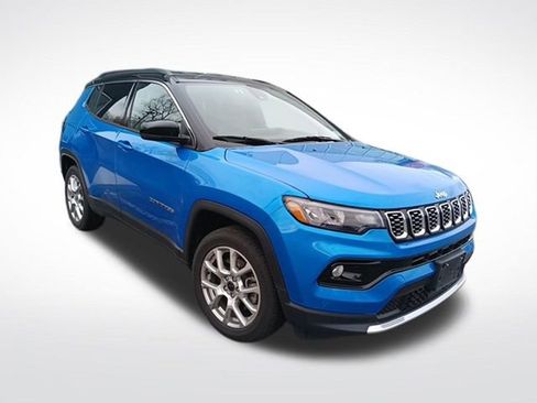 Used 2025 Jeep Compass Limited image 5