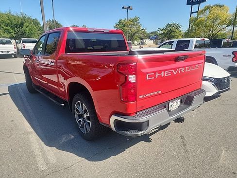 Used 2022 Chevrolet Silverado 1500 LT AWD/4WD image 3