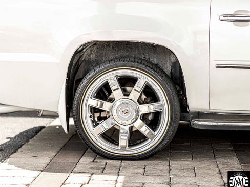 Used 2010 Cadillac Escalade EXT Luxury image 11