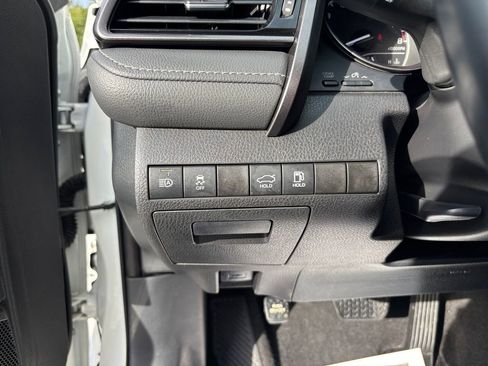 Used 2022 Toyota Camry SE FWD image 31