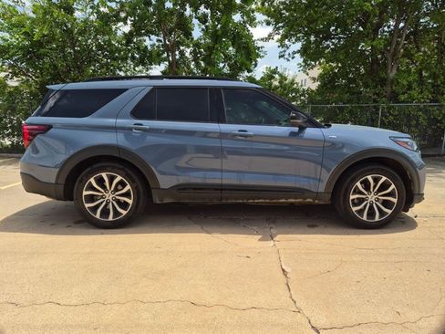 Used 2025 Ford Explorer ST-Line RWD image 4