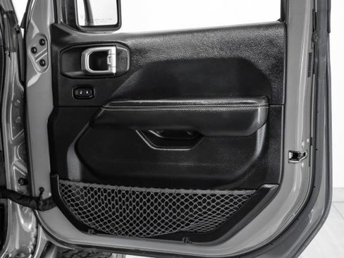 Used 2018 Jeep Wrangler Rubicon AWD/4WD image 39