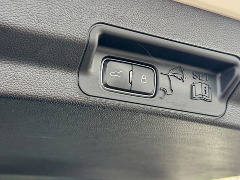 Used 2022 Ford Explorer XLT w/ Equipment Group 202A image 18