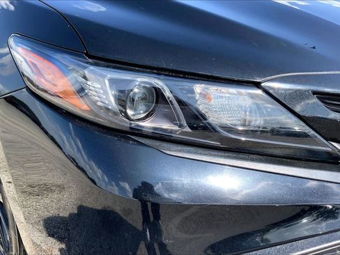 Used 2022 Toyota Camry SE FWD image 27