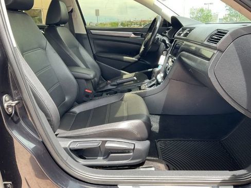Used 2017 Volkswagen Passat 1.8T R-Line FWD image 20