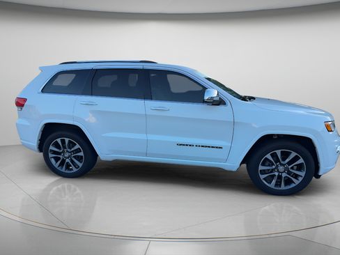 Used 2017 Jeep Grand Cherokee Overland AWD/4WD image 6