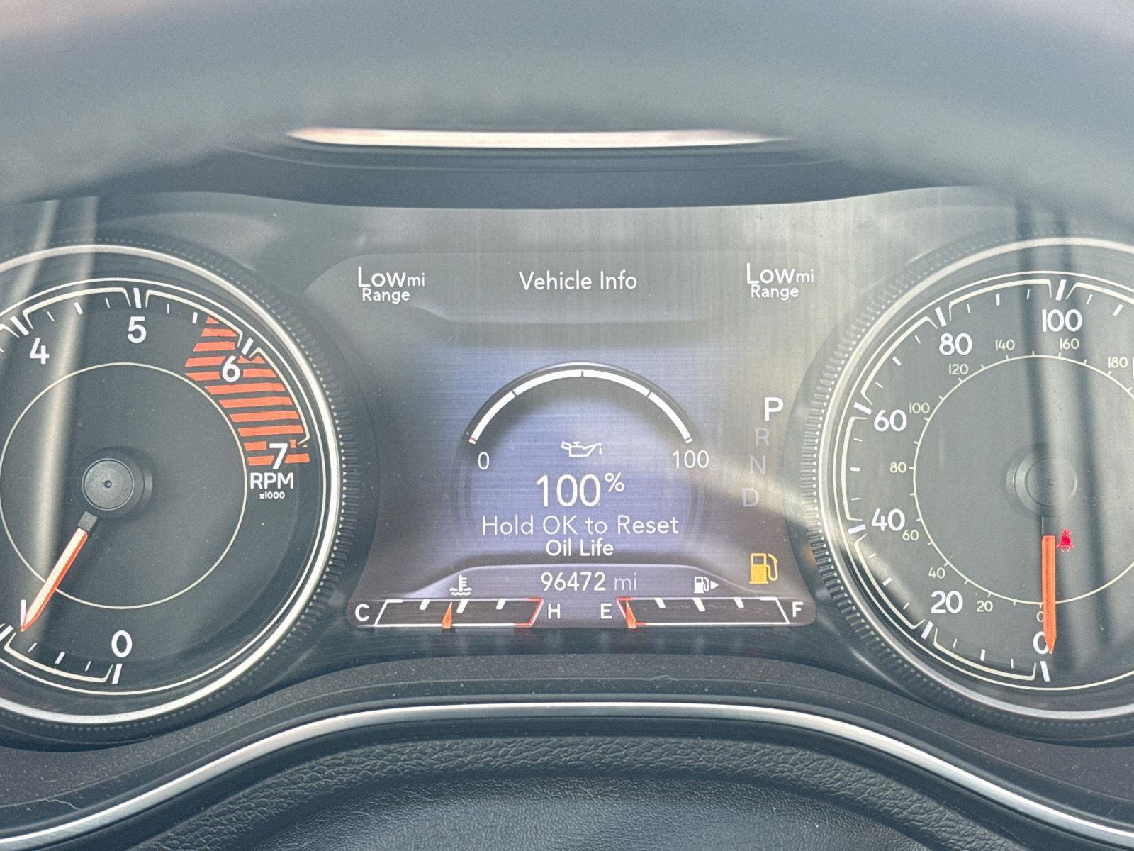 Used 2019 Jeep Cherokee Trailhawk AWD/4WD image 29