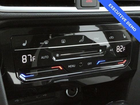 Certified 2025 Volkswagen Taos SE image 13