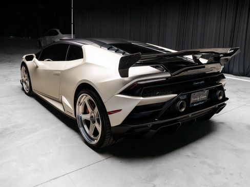Used 2021 Lamborghini Huracan EVO RWD image 46
