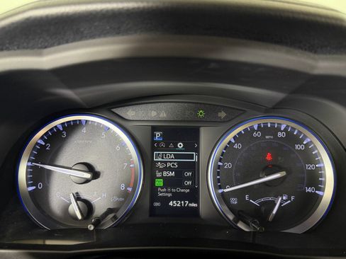 Used 2019 Toyota Highlander XLE FWD image 12