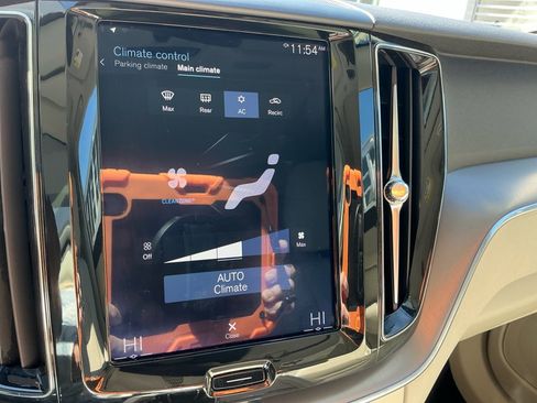 Used 2018 Volvo XC60 T5 Momentum image 22