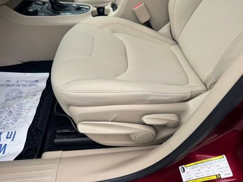 Used 2019 Jeep Cherokee Latitude w/ Cold Weather Group image 5