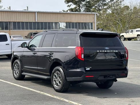 Used 2025 Ford Expedition Active RWD image 7