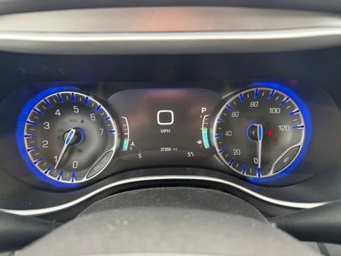 Used 2024 Chrysler Pacifica Touring-L image 23