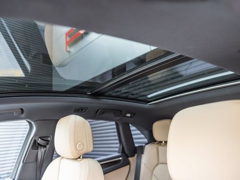 Certified 2024 Porsche Macan AWD/4WD image 27