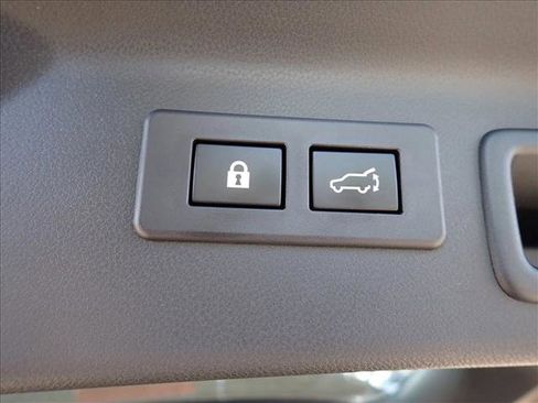 Used 2025 Subaru Forester Premium AWD/4WD image 9