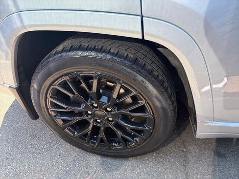 Used 2023 Jeep Grand Cherokee L Summit AWD/4WD image 5