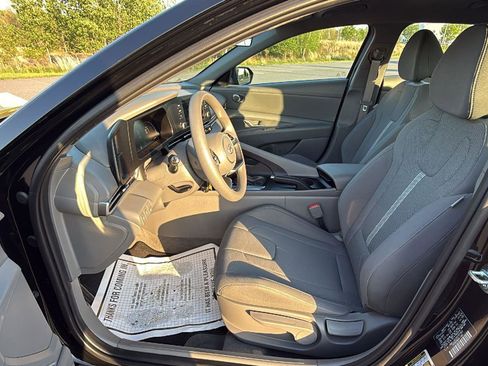 Used 2024 Hyundai Elantra SE FWD image 25
