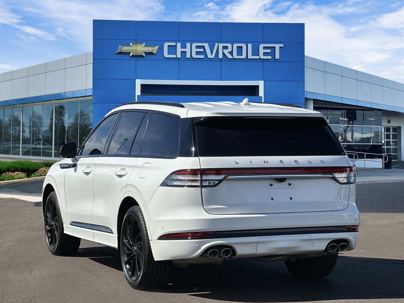 Used 2023 Lincoln Aviator Reserve w/ Equipment Group 201A AWD/4WD image 3