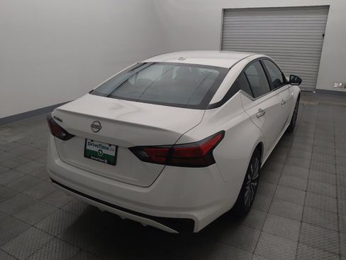 Used 2025 Nissan Altima 2.5 SV FWD image 7