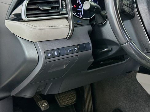 Used 2018 Toyota Camry SE FWD image 15