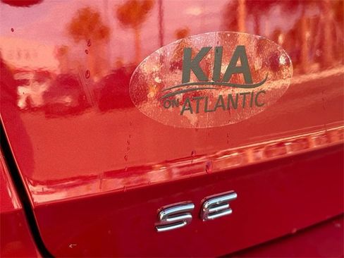 Used 2022 Volkswagen Taos SE image 13