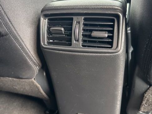 Used 2019 Nissan Rogue SV image 17