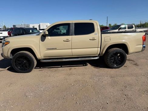 Used 2017 Toyota Tacoma SR5 w/ Tow Package AWD/4WD image 2