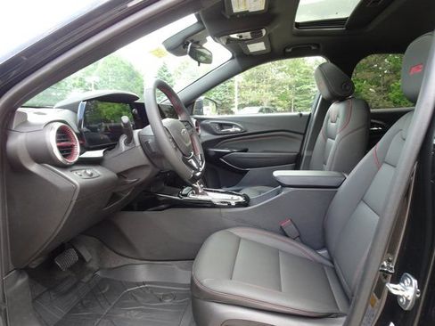 New 2026 Chevrolet Trax RS w/ Sunroof Package FWD image 6