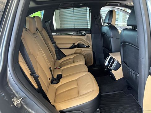 Used 2018 Porsche Cayenne S w/ Premium Package Plus AWD/4WD image 26