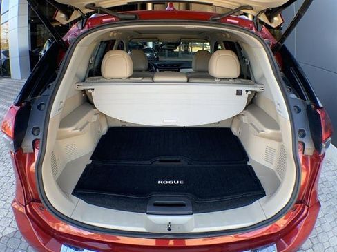 Used 2018 Nissan Rogue SL w/ Premium Package image 24