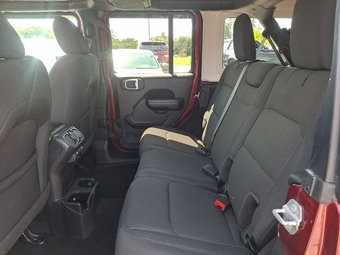 Used 2021 Jeep Wrangler Unlimited Sport AWD/4WD image 10