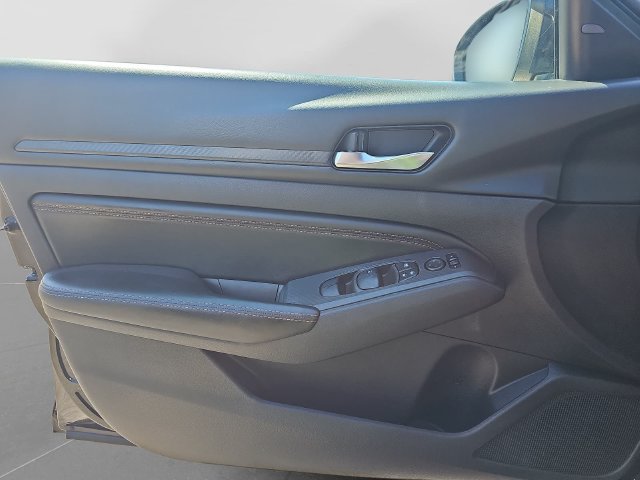 Used 2020 Nissan Altima 2.5 SR w/ Premium Package FWD image 29