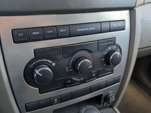 Used 2006 Jeep Grand Cherokee Laredo image 7