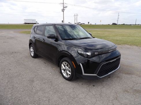 Used 2024 Kia Soul LX w/ Option Group 015 FWD image 4