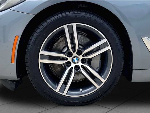 Used 2022 BMW 530i xDrive w/ Convenience Package AWD/4WD image 11