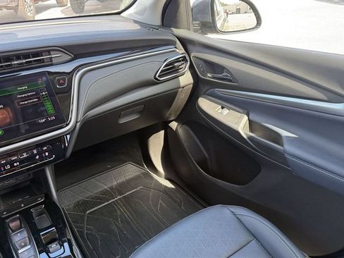 Used 2023 Chevrolet Bolt EUV LT w/ Convenience Package FWD image 16