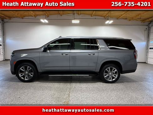 Used 2022 Chevrolet Suburban LT AWD/4WD image 1