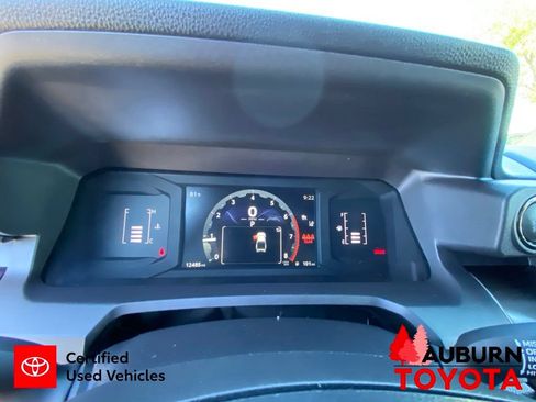 Certified 2025 Toyota Tacoma SR5 AWD/4WD image 38